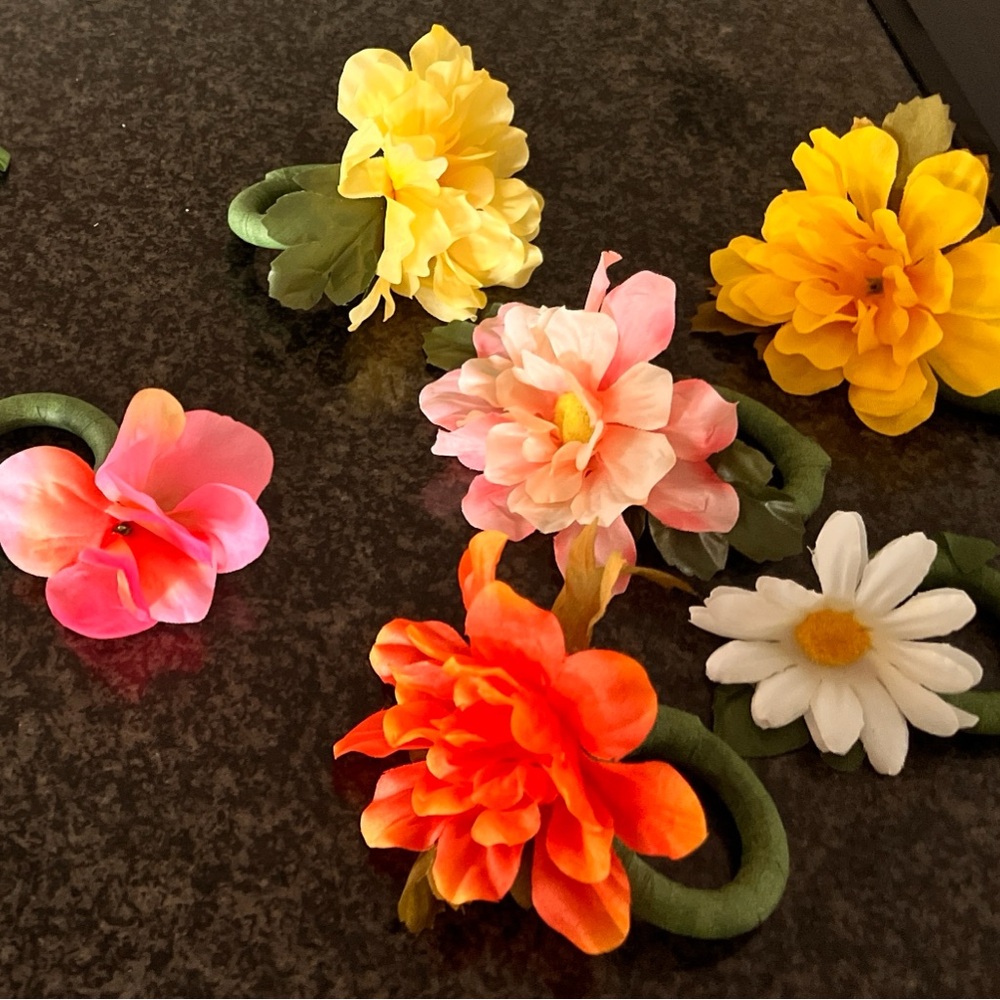 Set of 30 Handmade Floral Napkin Rings – Elegant Flower Table Decor